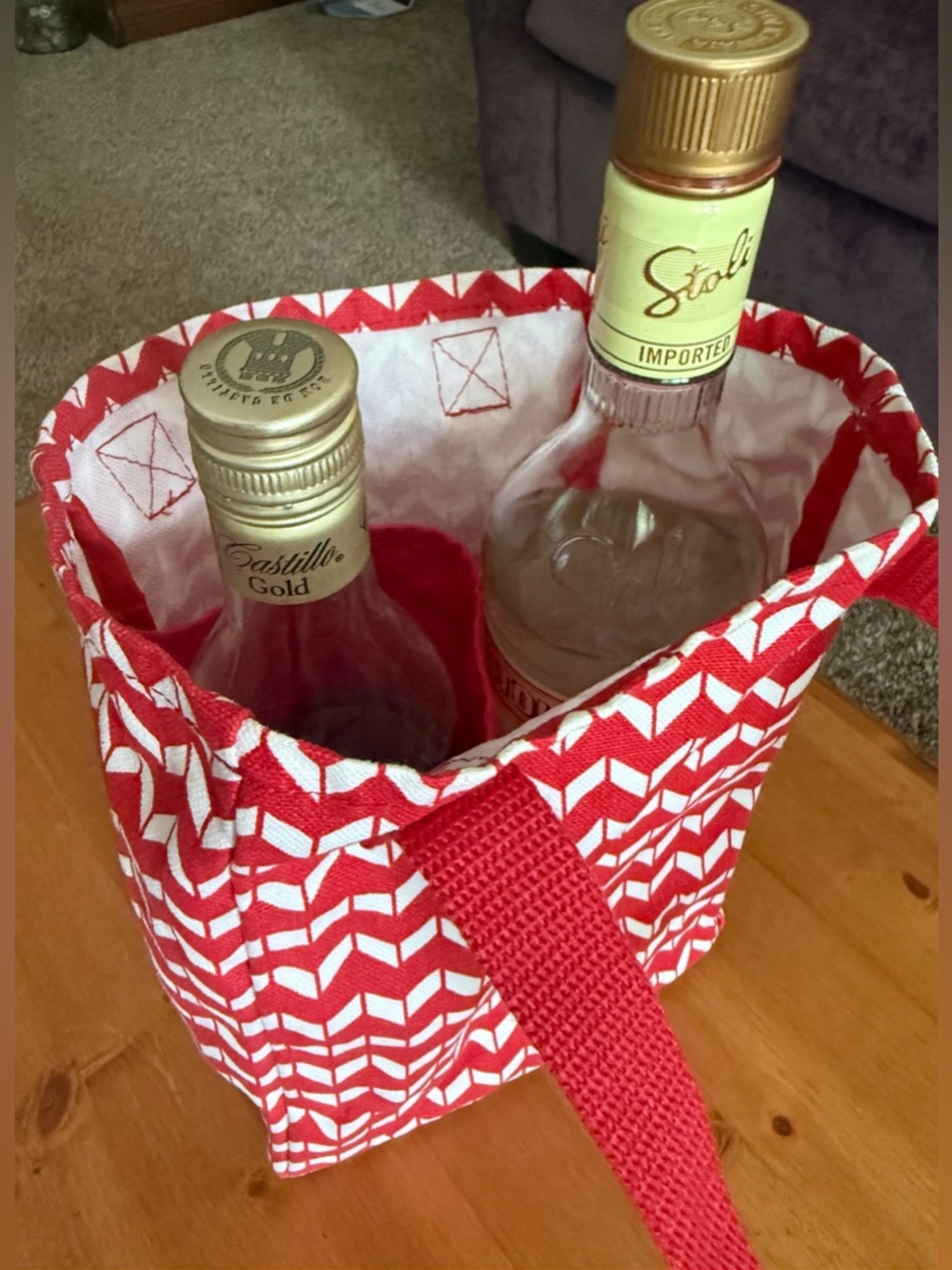 thirty-one twice as nice wine bag Red White Chevron